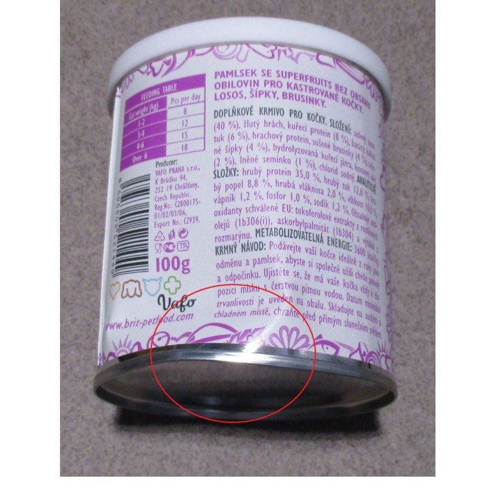 Poškozená Brit care cat snack Superfruits Salmon 100g