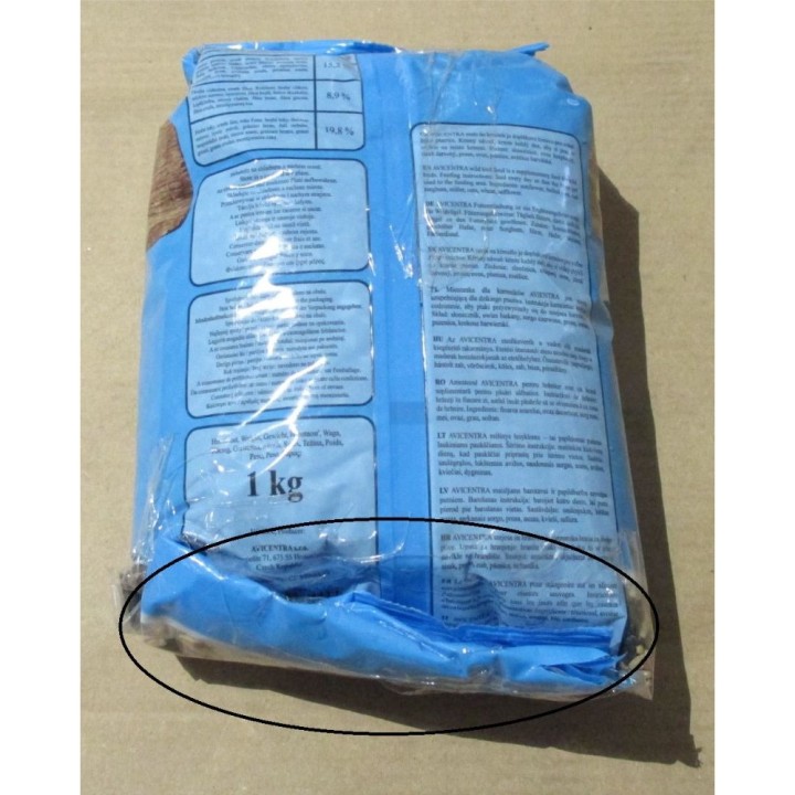 Poškozená Avicentra směs do krmítek 950g